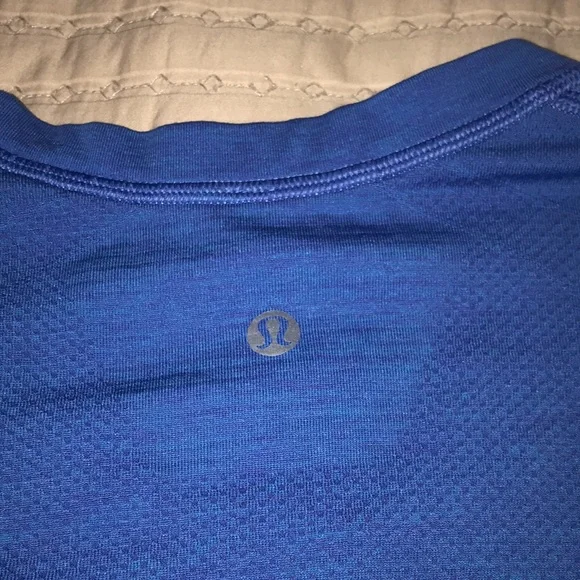 lululemons men’s athletic shirt - Picture 3 of 3